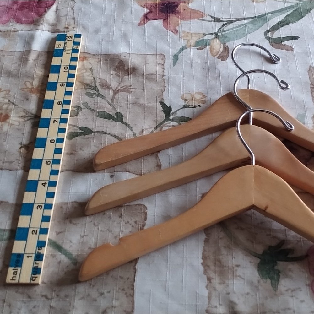 Wooden Children's Hangers - Picture 3 of 3